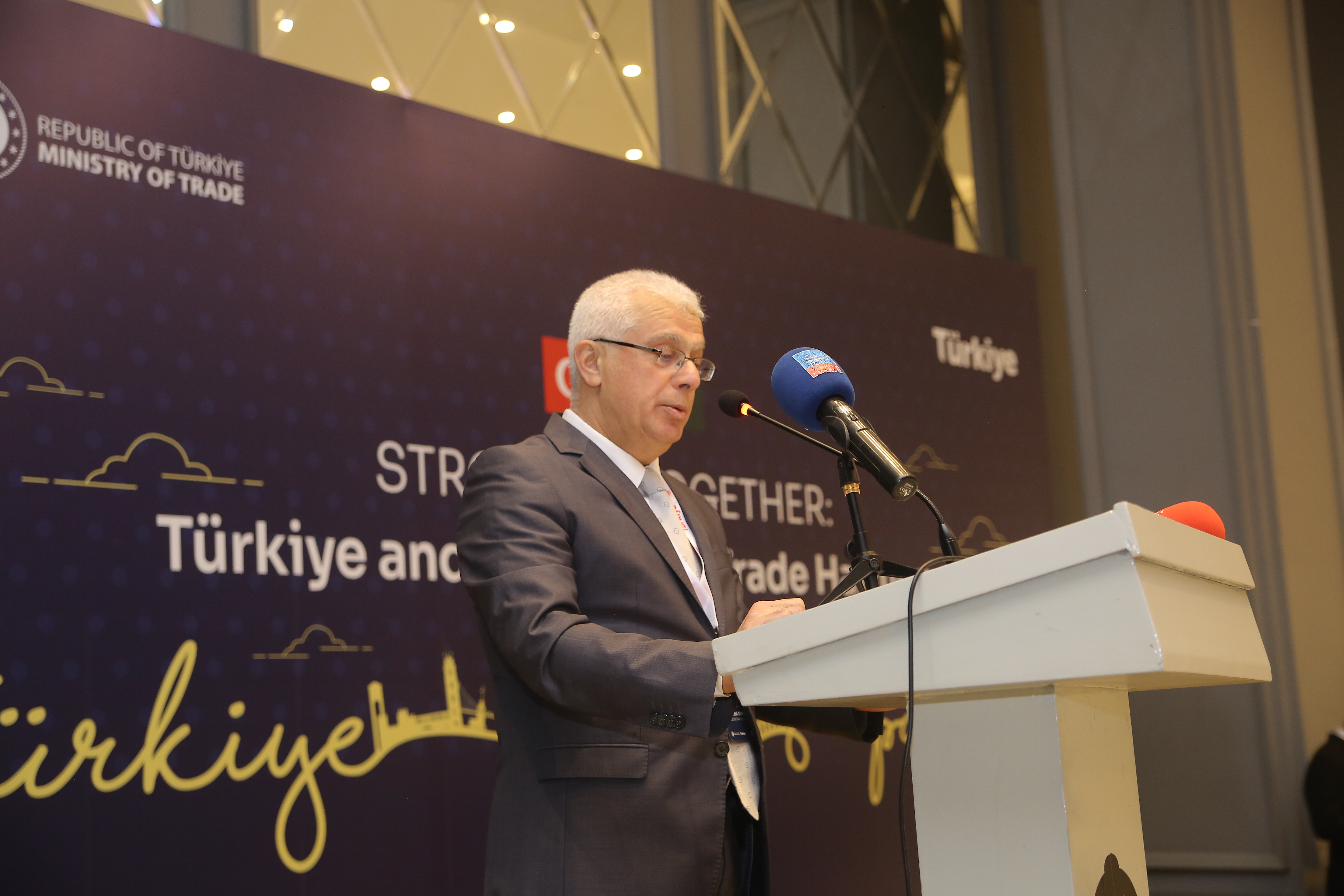 Orta Anadolu İhracatçı Birlikleri organizatörlüğünde Pakistan'ın Lahor kentinde gerçekleştirilen Pakistan Türk İhraç Ürünleri Fuarı yoğun ilgi gördü